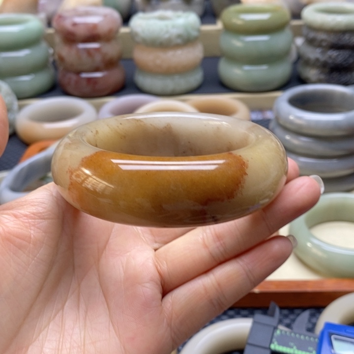 石英岩玉手镯未镶嵌