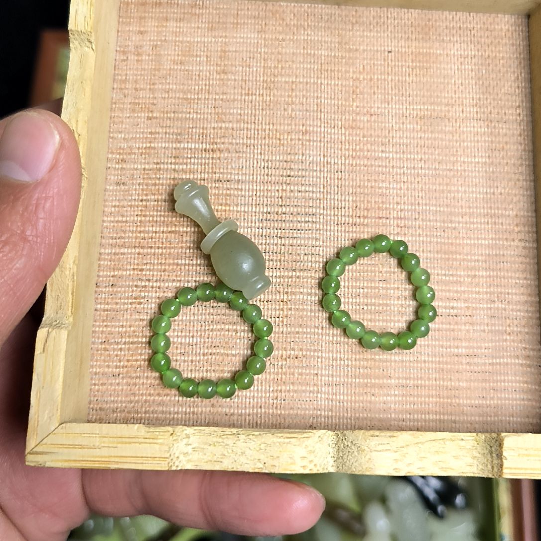 A***e和田玉（糖玉）未镶嵌颈饰