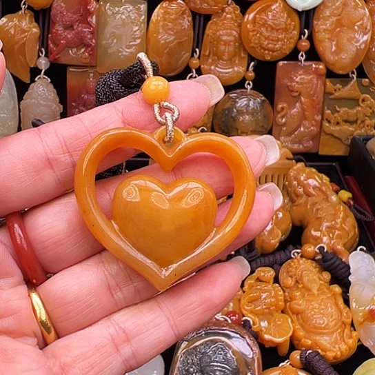 石英质玉（黄龙玉）合金颈饰