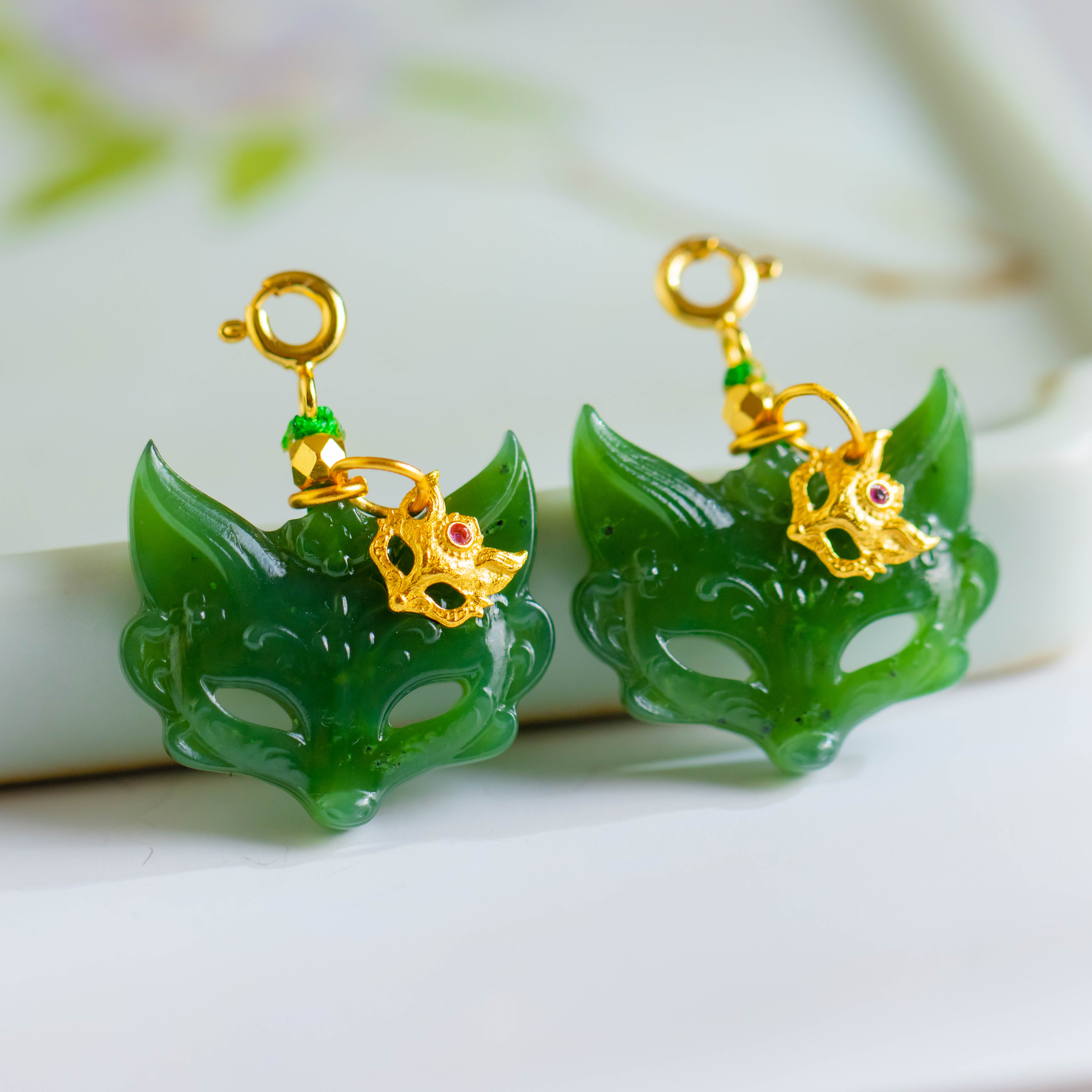 S925银镶嵌碧玉狐狸面具吊坠不含链（多样性发货 发其一）