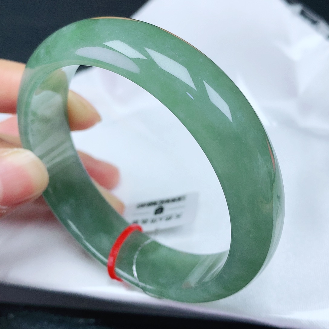 翡翠手镯未镶嵌58轮胎