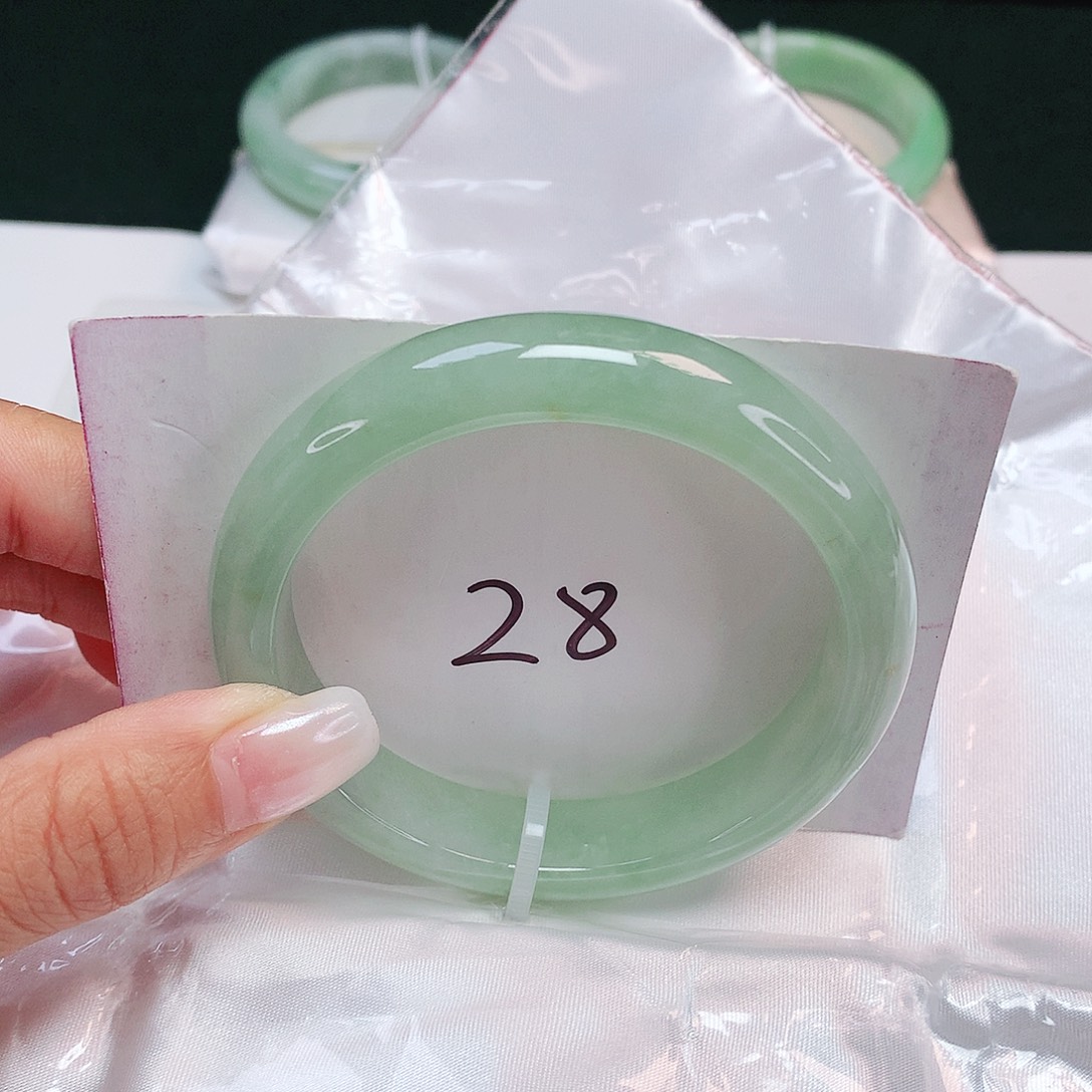 芝***e翡翠未镶嵌手镯 正圈57.2