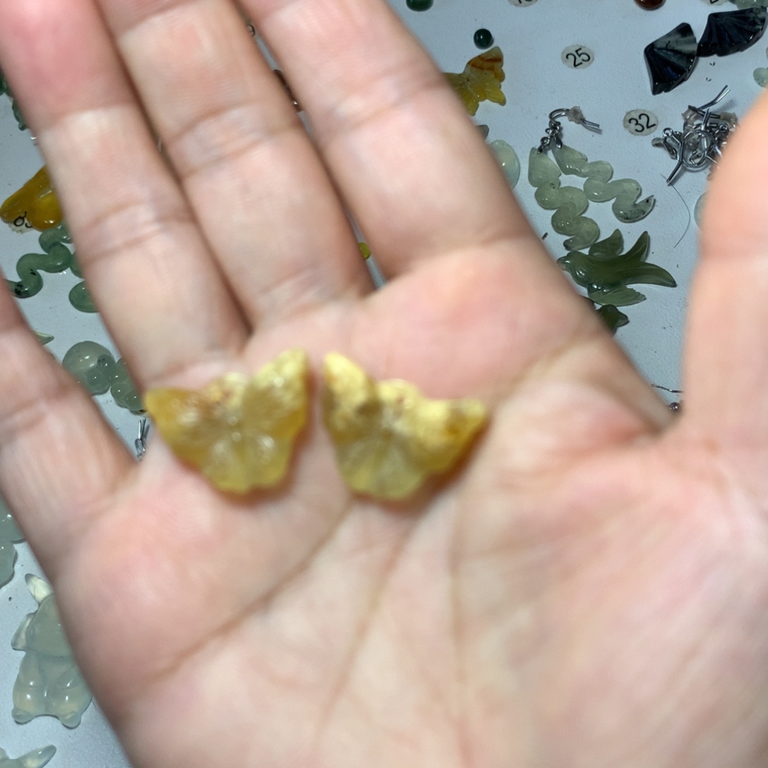 未镶嵌蛇纹石玉耳环