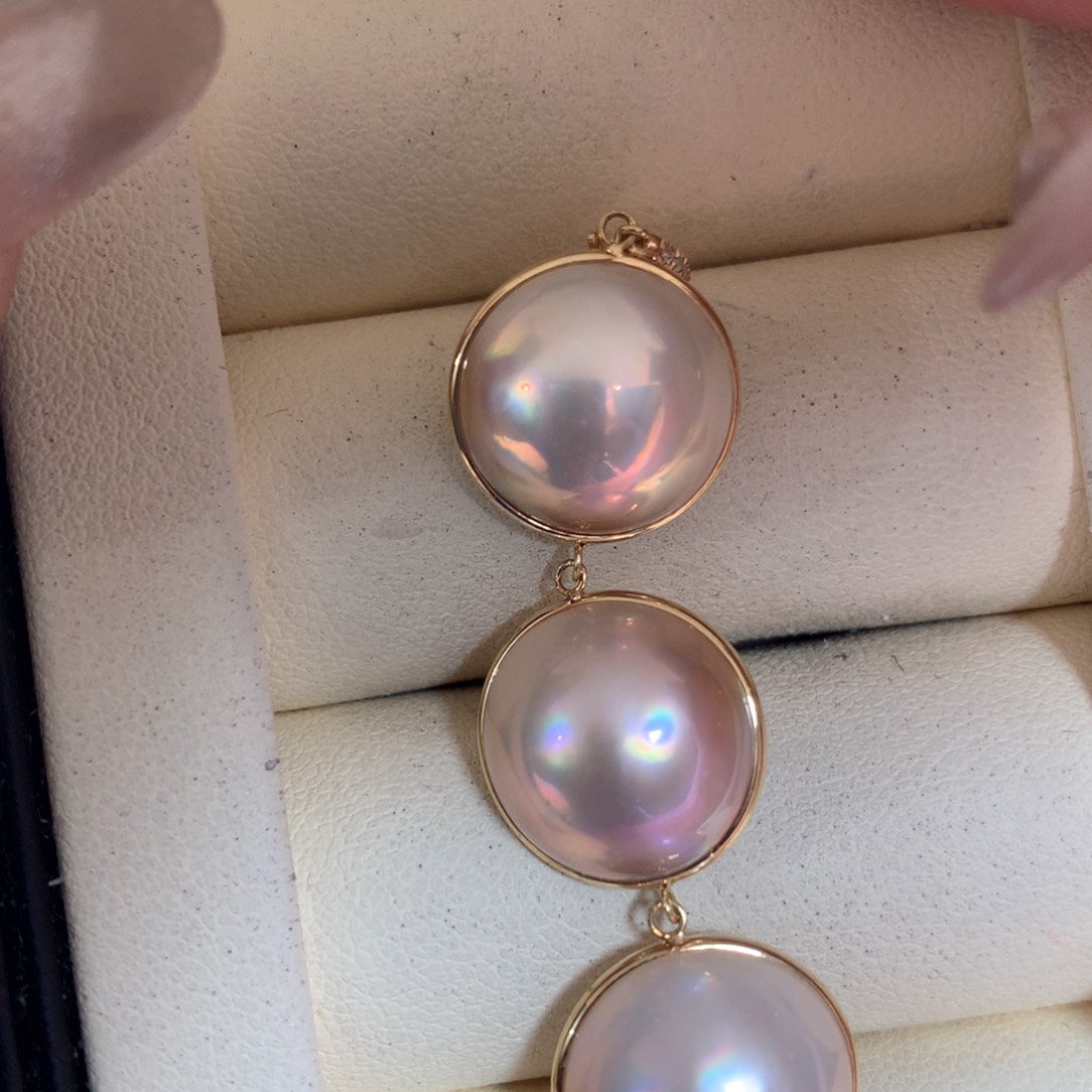 拼合珍珠（马贝珠）颈饰18K金镶嵌