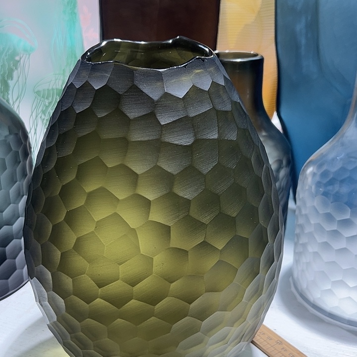 琉璃手工艺品墨绿色磨刻花瓶花器高30口9
