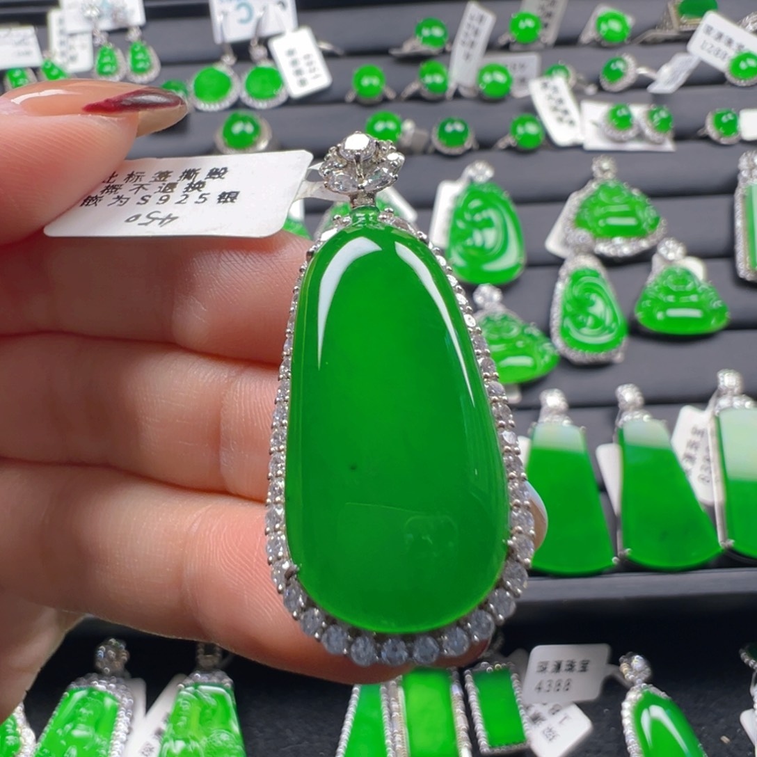 翡翠银S925镶嵌颈饰瓜