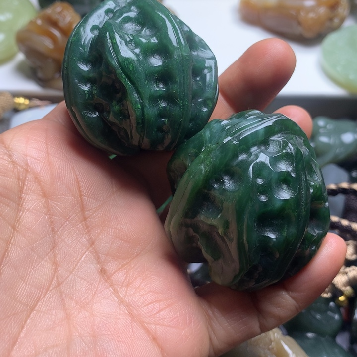 直***远和田玉未镶嵌颈饰