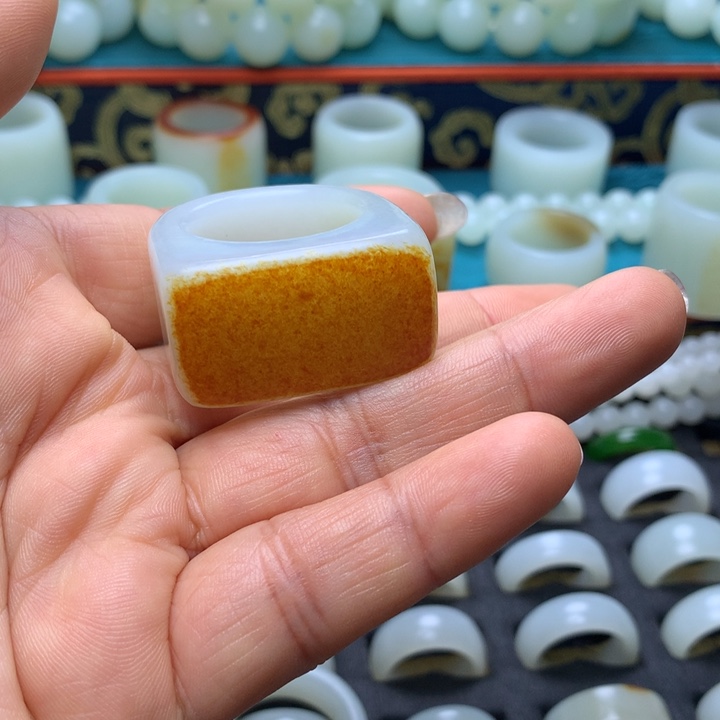 颈饰未镶嵌和田玉锦*堆