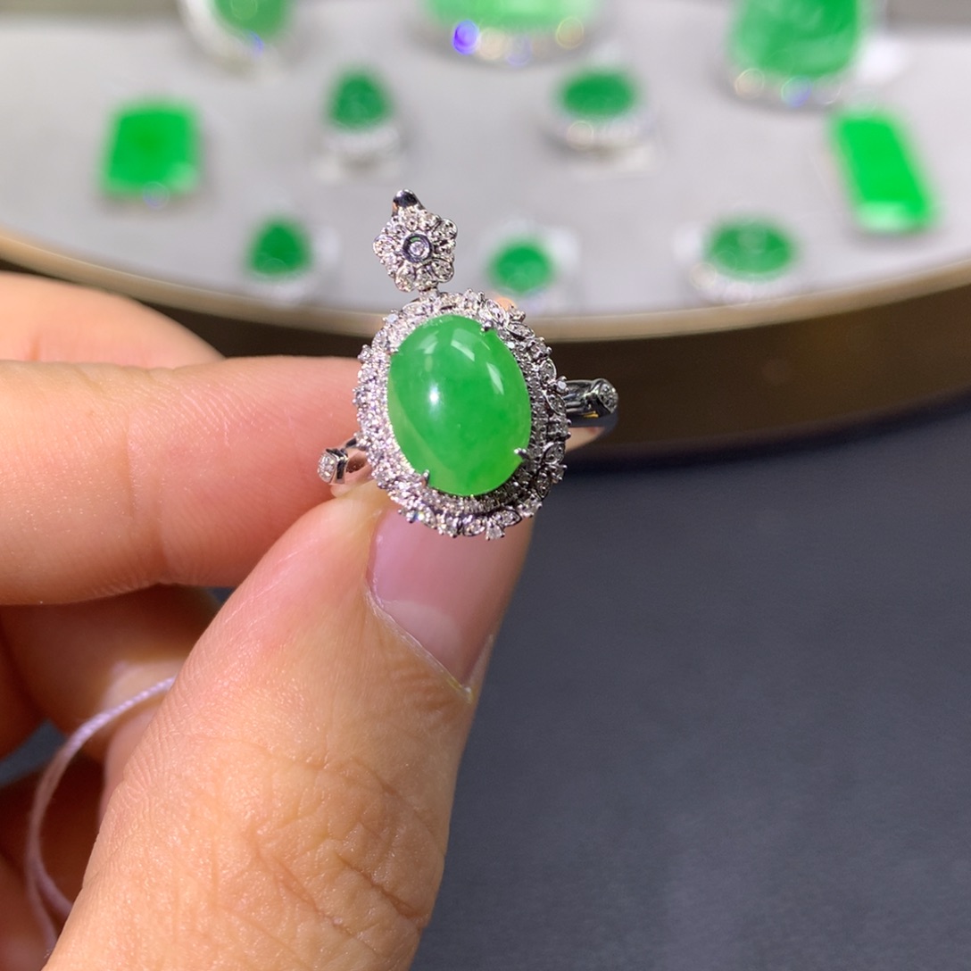 翡翠戒指18K金镶嵌翡翠