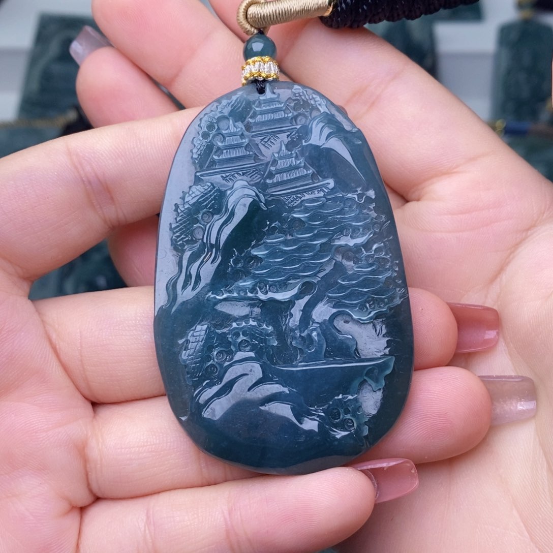 颈饰未镶嵌翡翠     