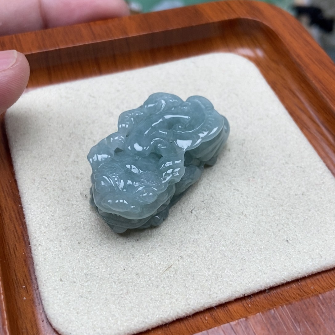 大***命翡翠未镶嵌颈饰如意貔貅