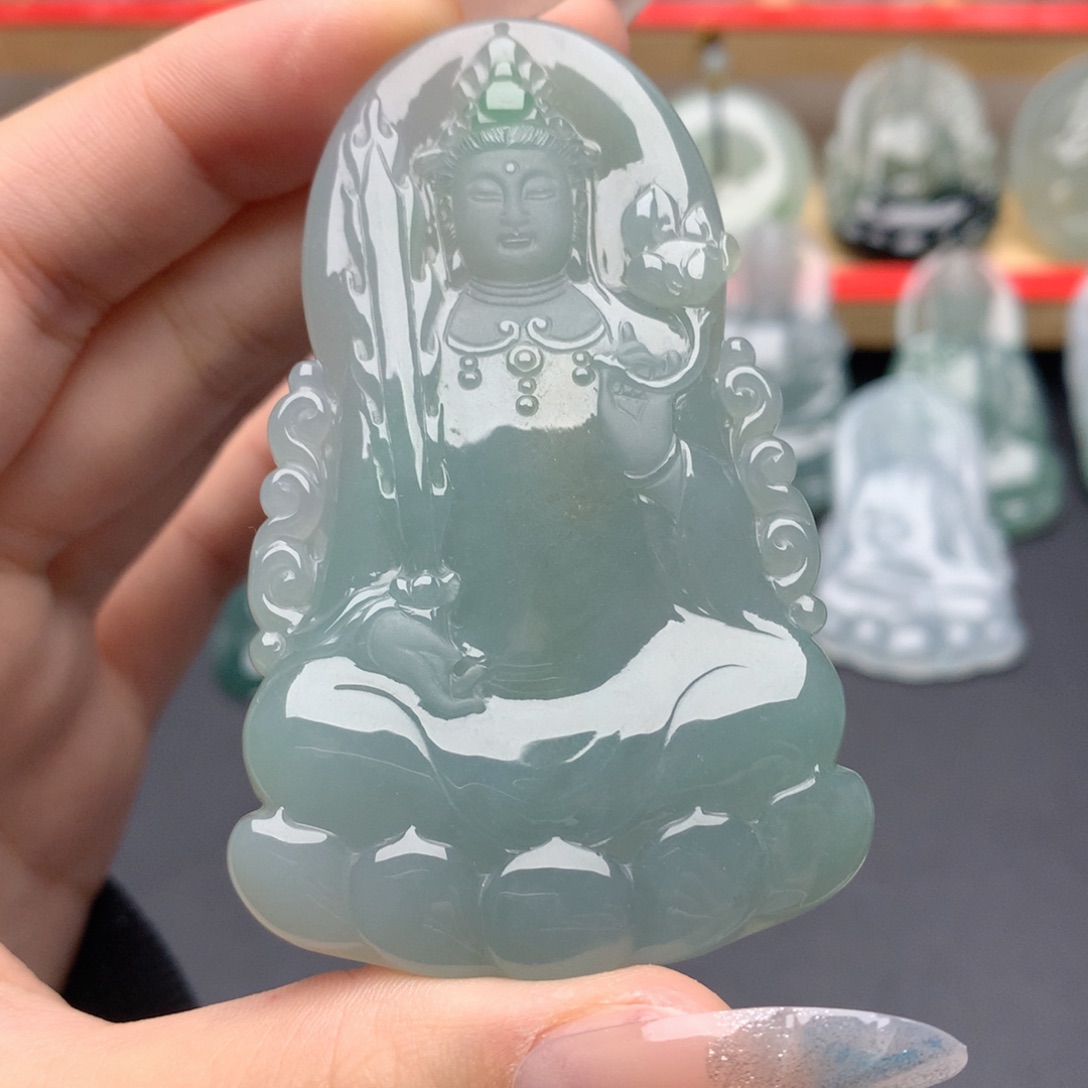 翡翠未镶嵌颈饰虚空藏菩萨