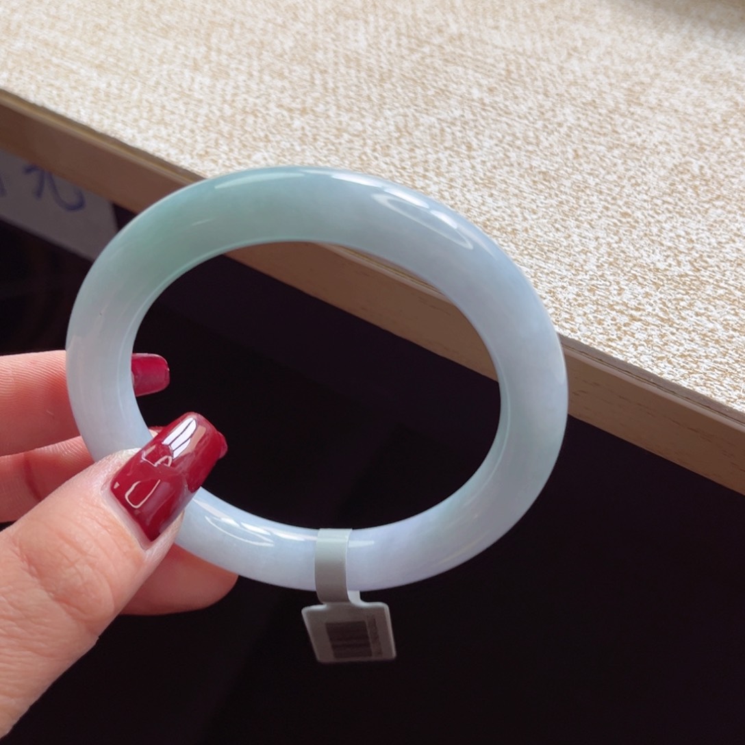 翡翠手镯未镶嵌手镯