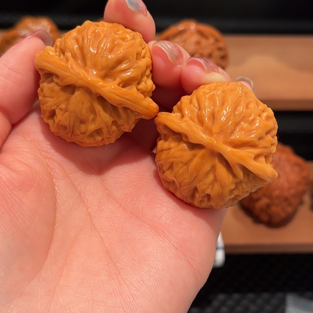 桃核把件宫灯40 精品1386