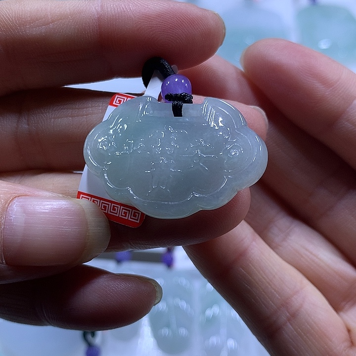 翡翠未镶嵌颈饰乀