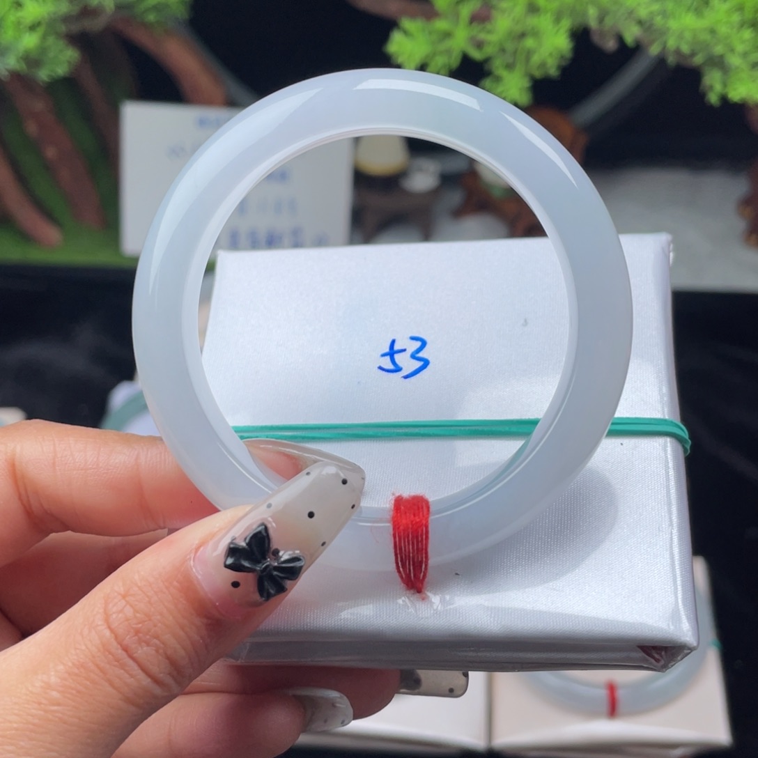 翡翠手镯未镶嵌缅甸翡翠手镯2
