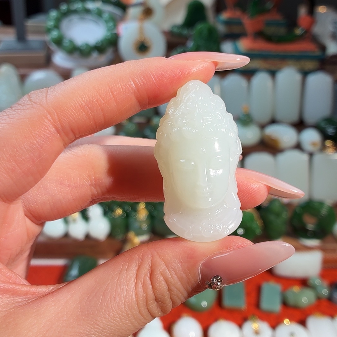 向****和田玉未镶嵌颈饰