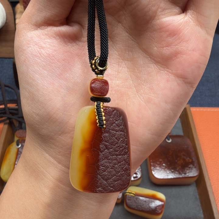 蜜蜡未镶嵌吊坠(赠链)