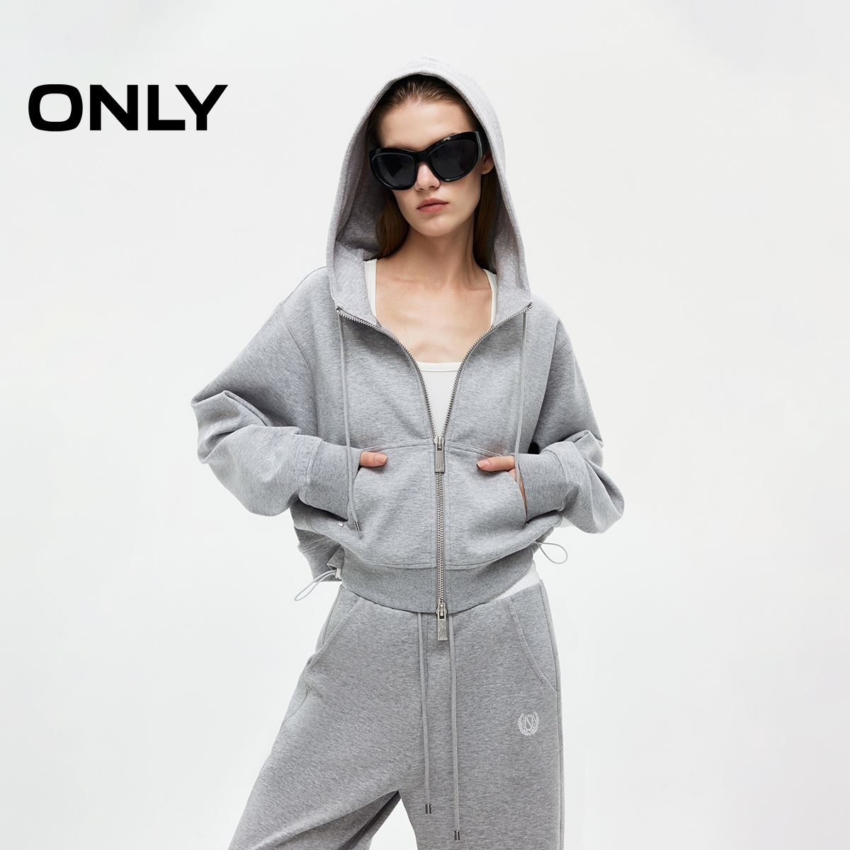 ONLY秋季撞色抽绳下摆宽松落肩连帽短款卫衣女|12539R013