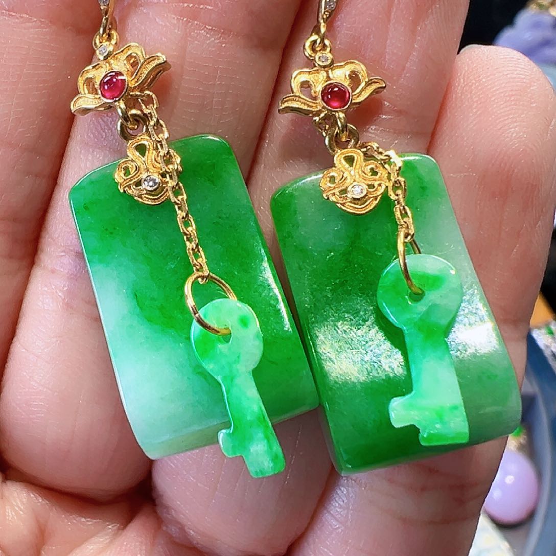 翡翠耳饰18K金镶嵌签收后24小时鉴赏期