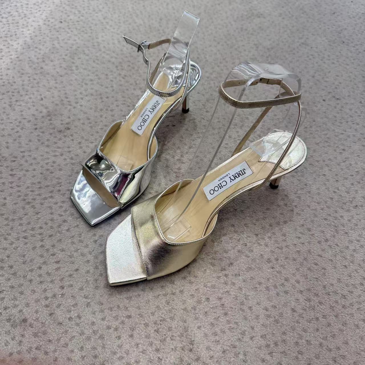 全新未使用 JIMMY CHOO/吉米周 ZULA 低跟绑带凉鞋