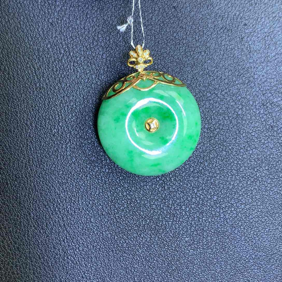 翡翠颈饰18K金镶嵌翡翠