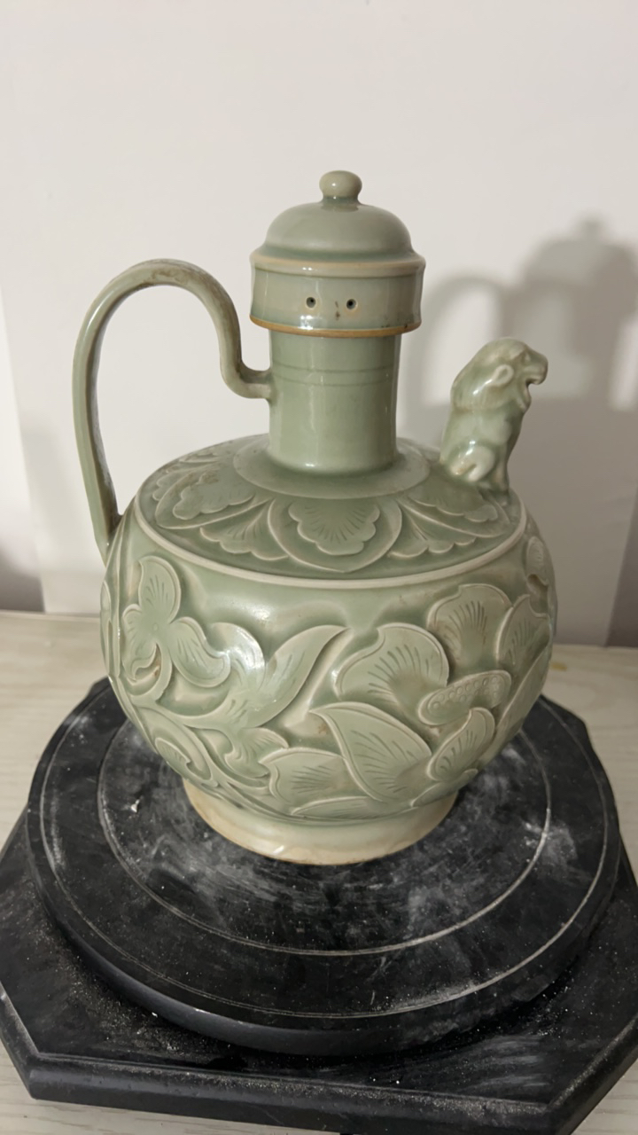 耀州青釉刻花酒壶