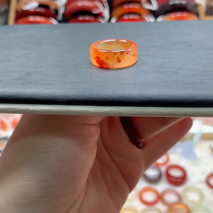 玛瑙/玉髓手镯未镶嵌哈****塔