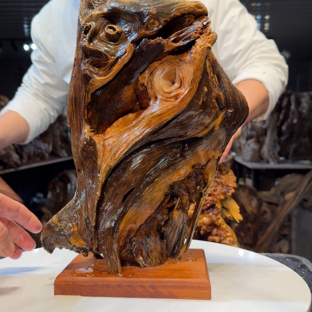 宝***藏木王一刀琥珀木摆件47