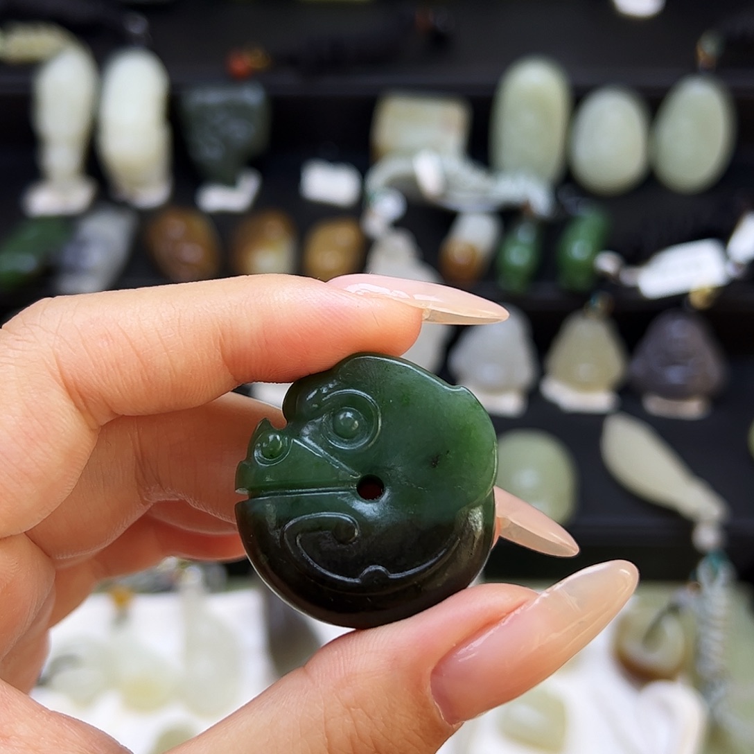 用***0和田玉未镶嵌颈饰玉猪龙（标签撕毁概不退货）