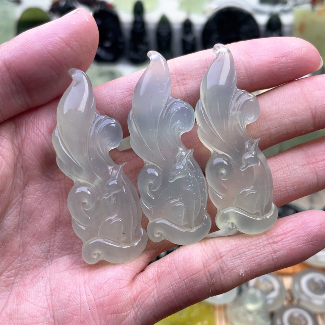 蛇纹石玉颈饰未镶嵌