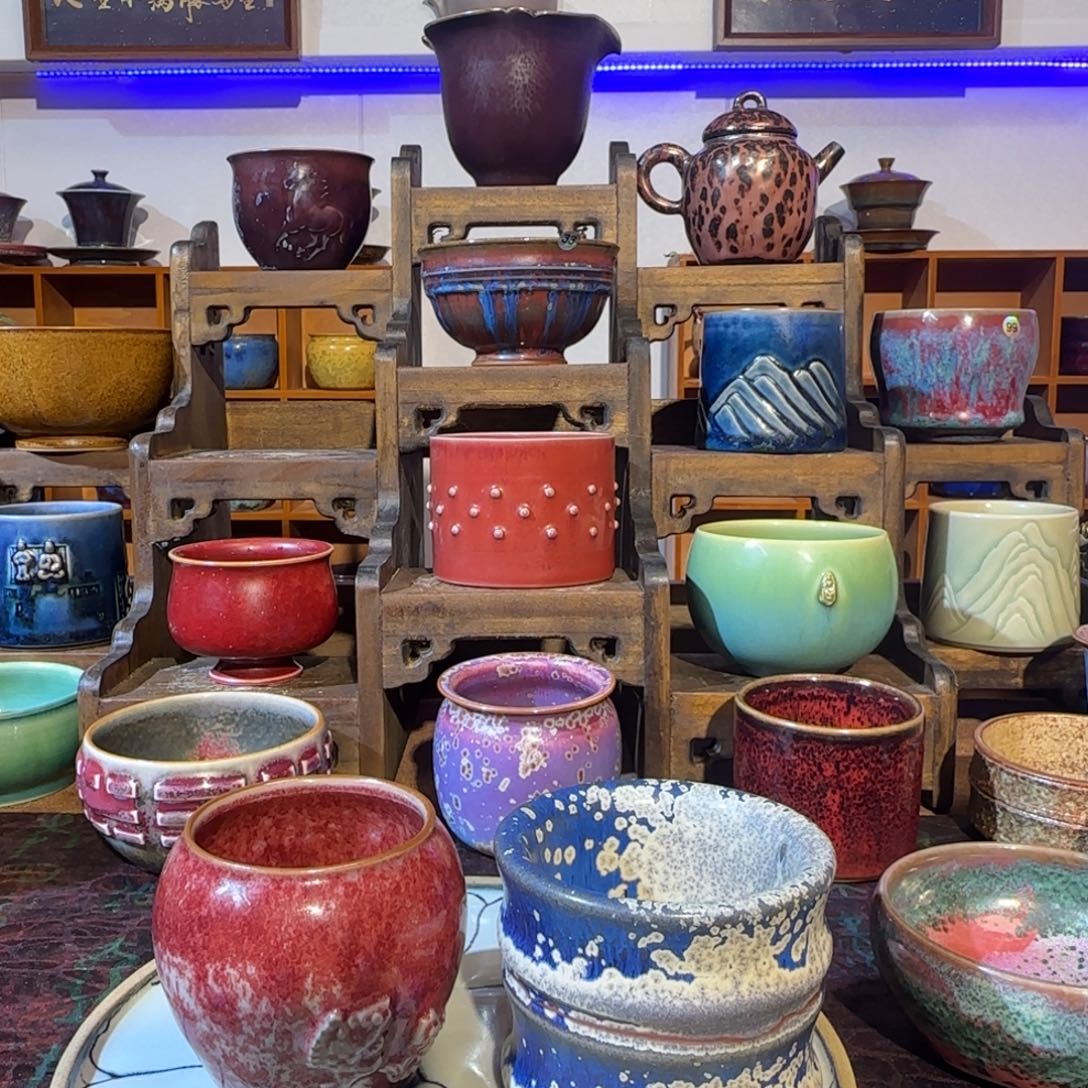 婉***扬钧瓷手作钧瓷手作钧瓷钧瓷烟灰缸里面没有