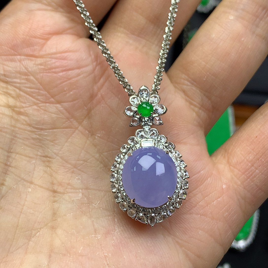 翡翠颈饰18K金镶嵌一*子吊坠