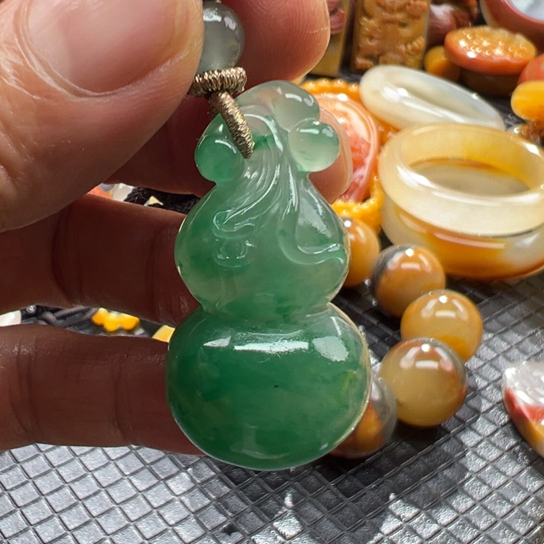 石英质玉未镶嵌颈饰