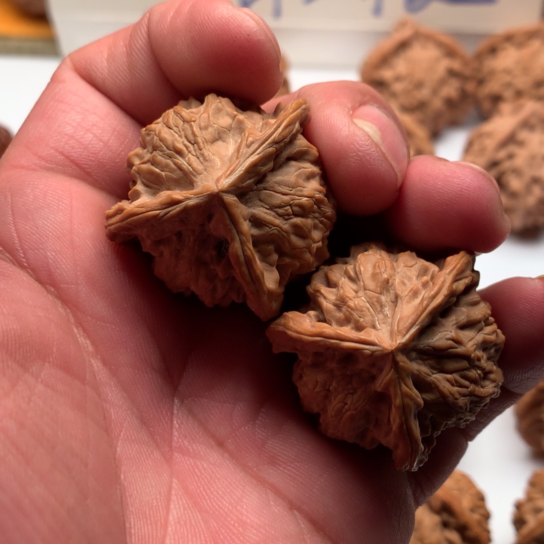 文玩核桃把件盘山公子帽三棱