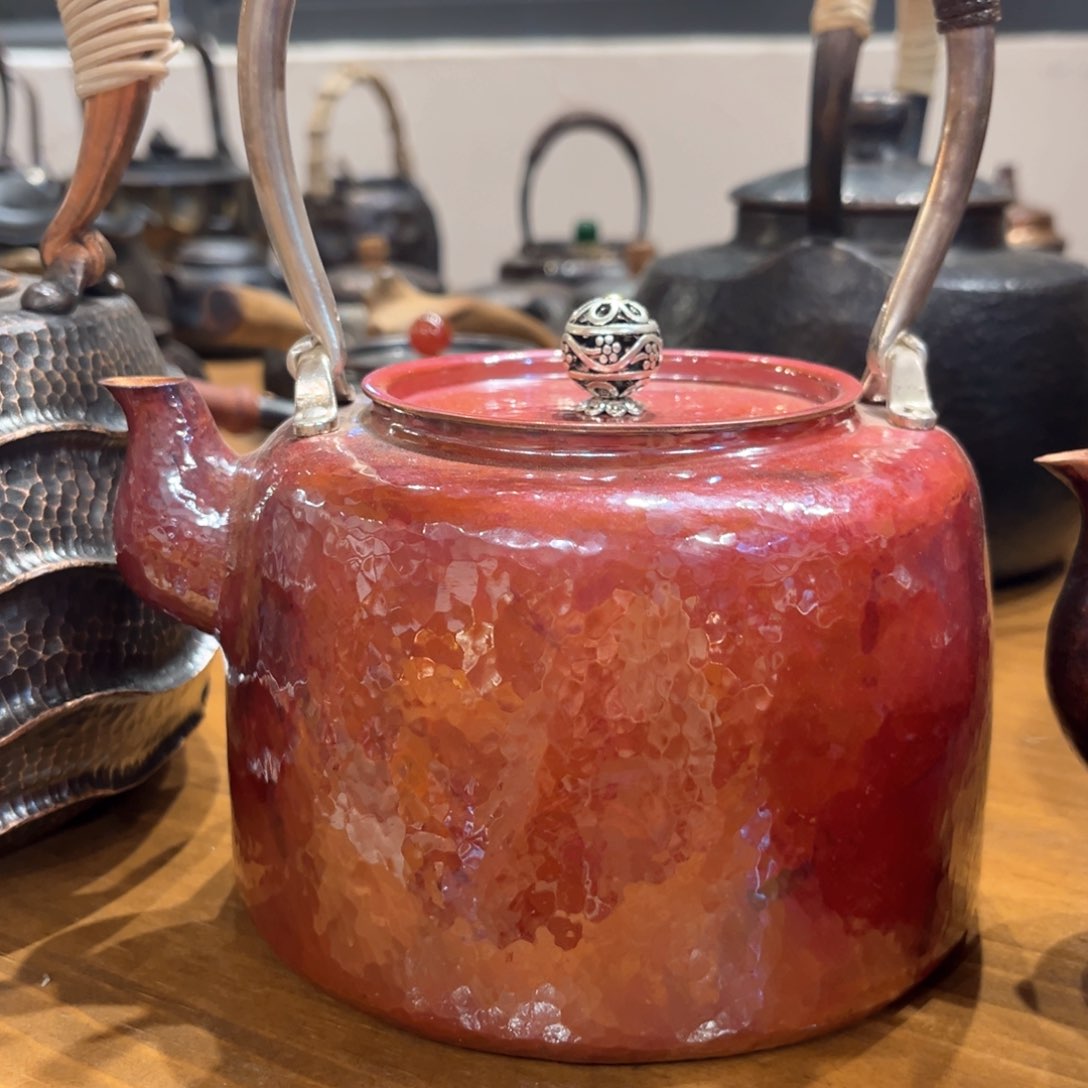 银提梁淬火色大壶手工锻打工艺