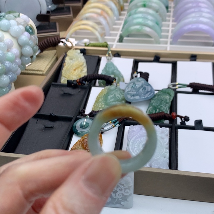 翡翠颈饰未镶嵌吊坠