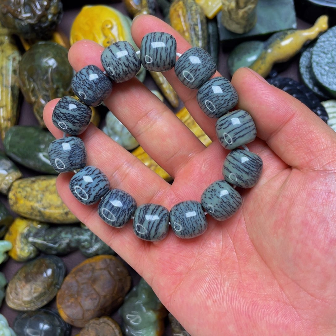 【闪购商品】未镶嵌岫岩河磨玉（透闪石质玉）挂件