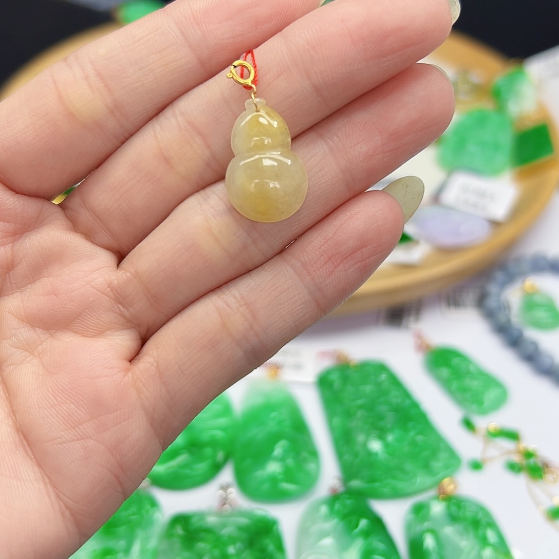 翡翠颈饰18K金镶嵌天然缅料A货一件