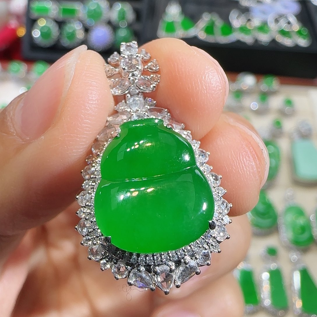 翡翠吊坠(不含链)18K金镶嵌