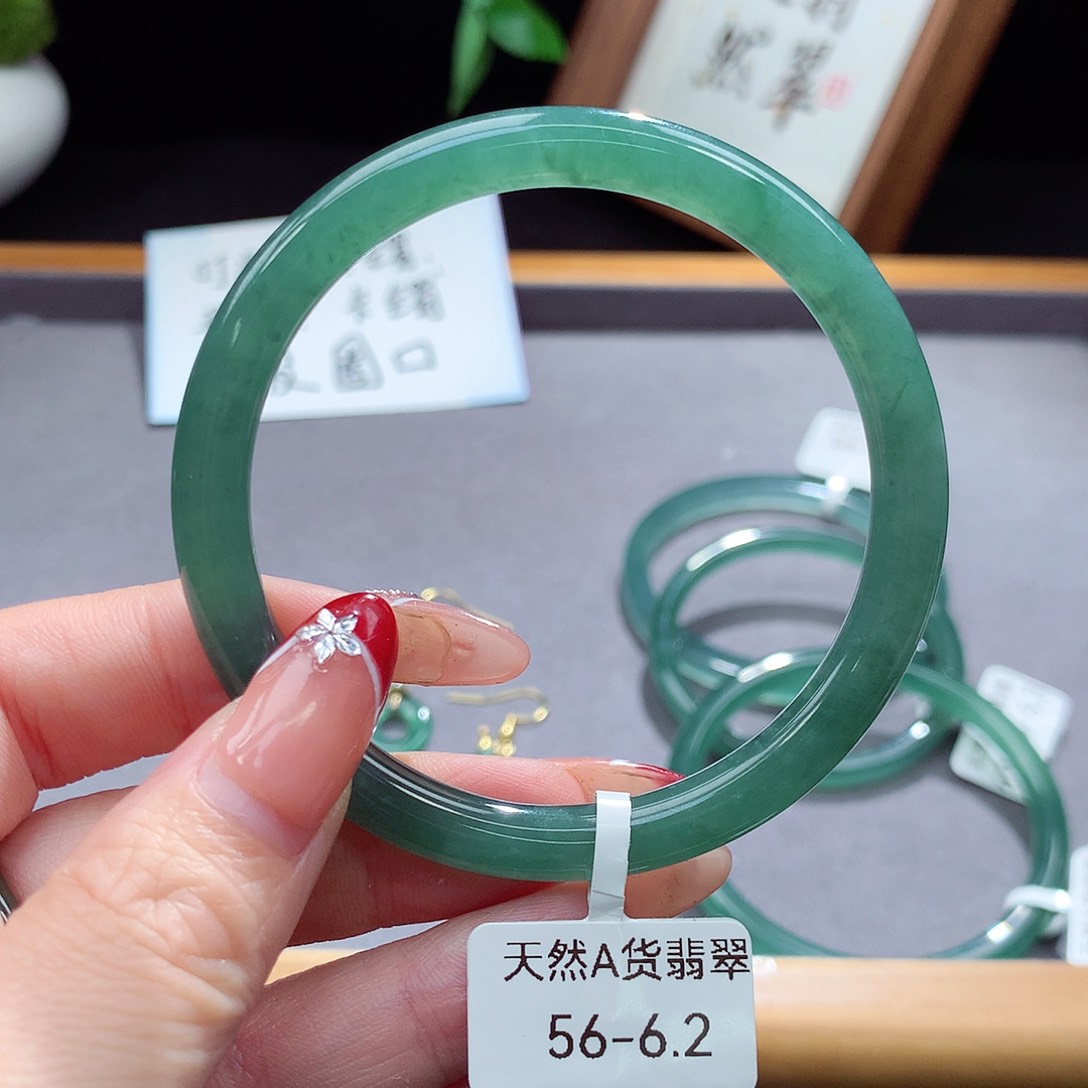 翡翠手镯（圆镯）未镶嵌