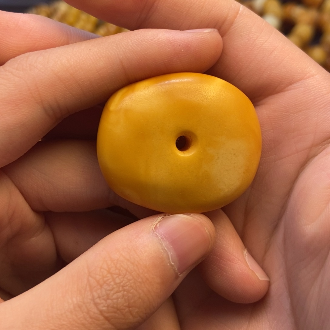 蜜蜡未镶嵌珠宝奇石