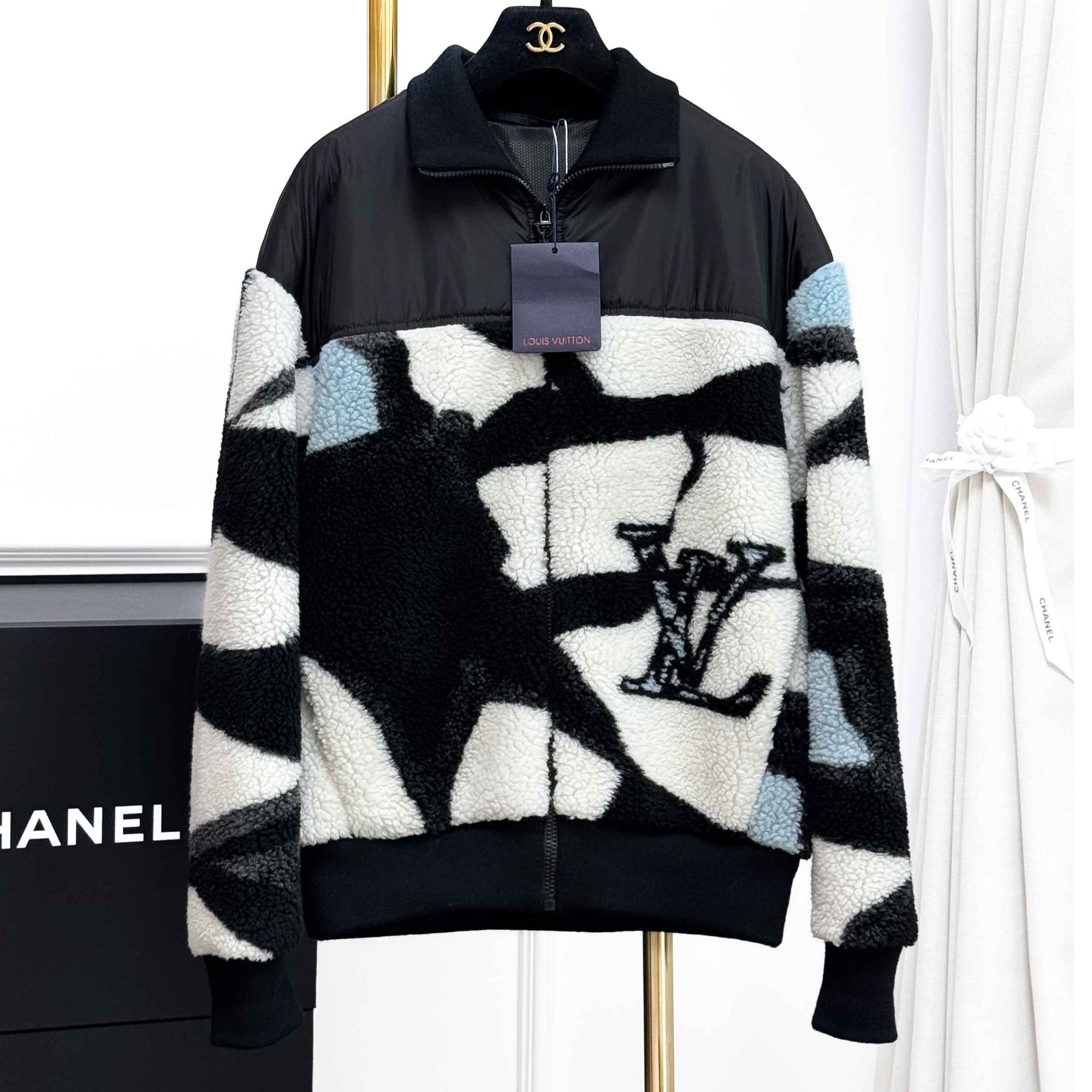 99新 LouisVuitton/路易威登 XS码 黑色拼白色拼蓝色 羊羔毛外套