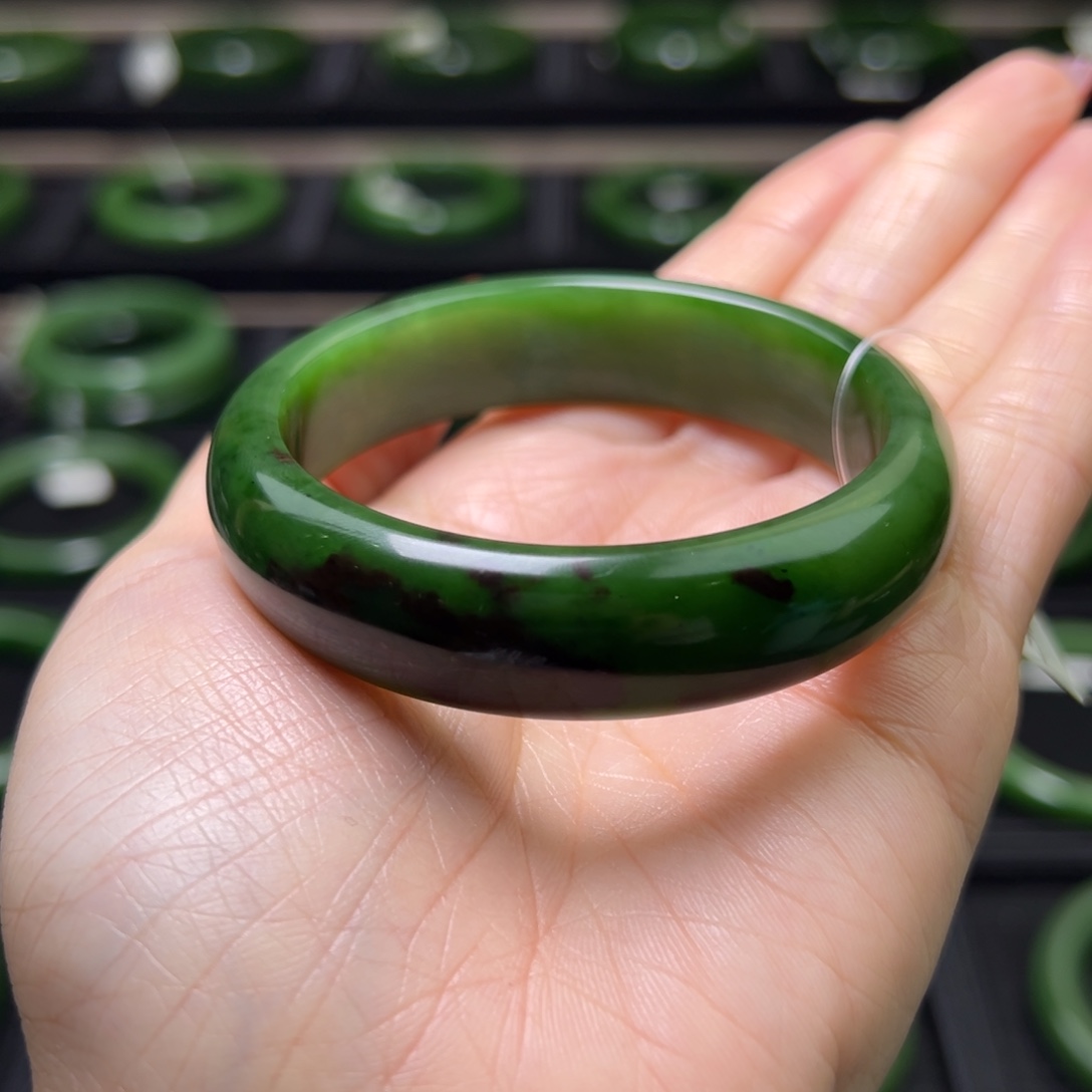 和田玉（碧玉）未镶嵌手镯