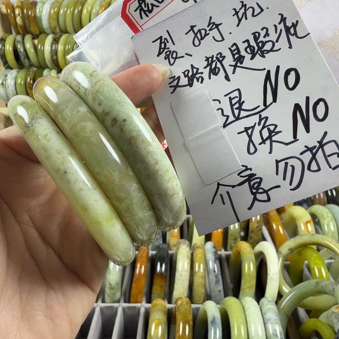 松***.蛇纹石玉未镶嵌手镯