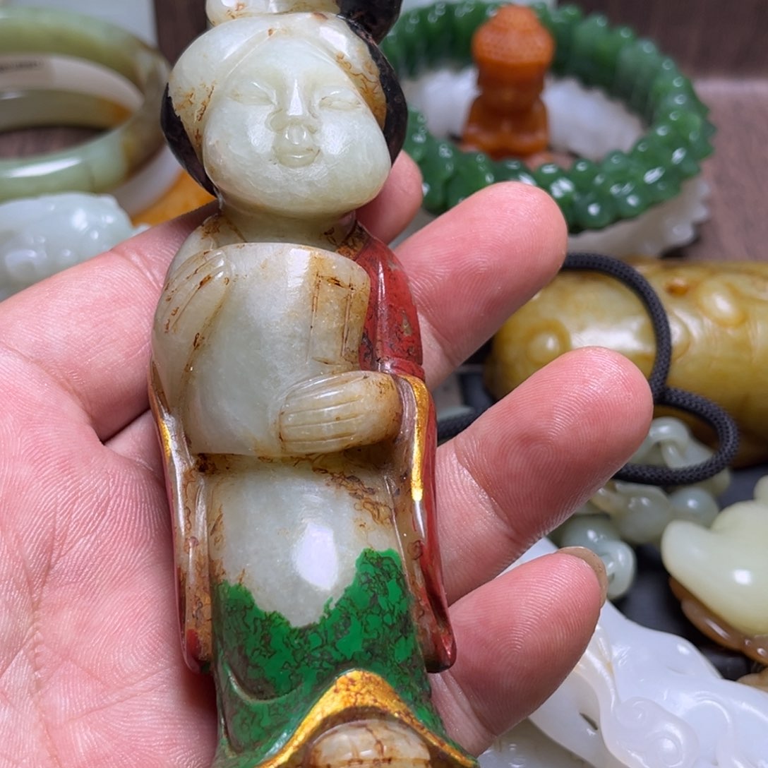 球***姐和田玉未镶嵌颈饰