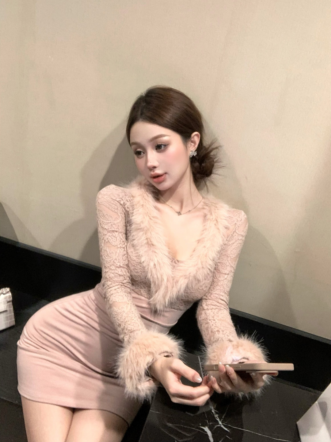 娇艳欲滴女人味优雅气质紧身包臀毛领内搭连衣裙温柔纯欲显瘦性感