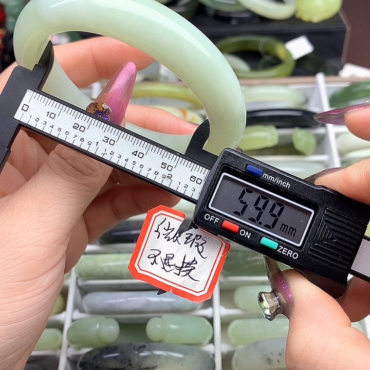 蛇纹石玉手镯未镶嵌679