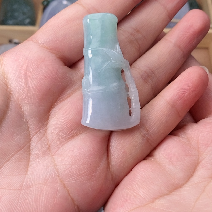 【闪购商品】翡翠颈饰未镶嵌。