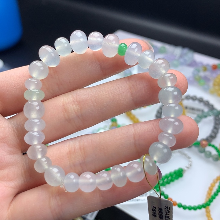 翡翠手镯未镶嵌卡